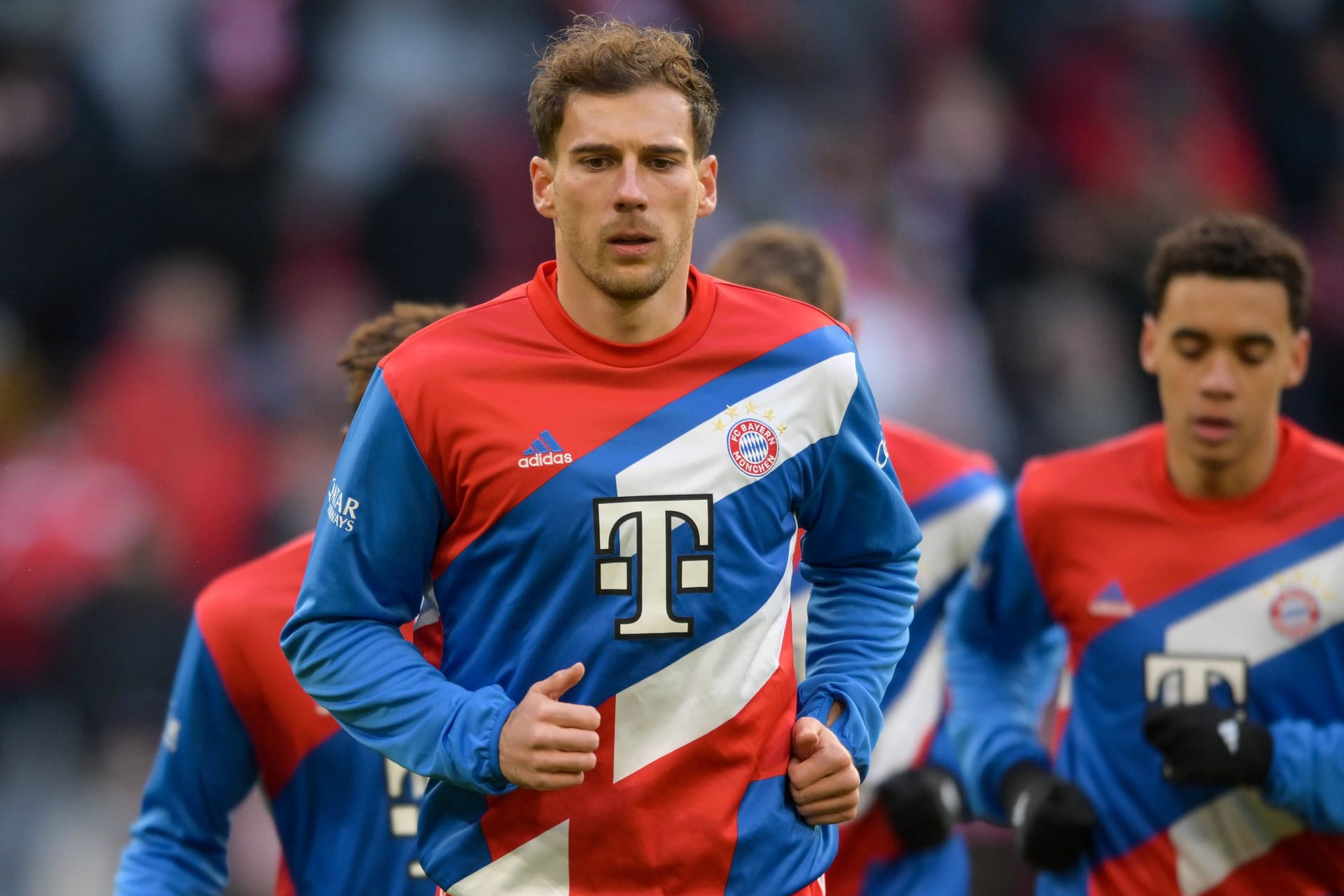 Leon Goretzka: Er war gemeinsam mit seinem Teamkollegen Serge Gnabry auf der Webseite des Klubs im Trainingsanzug zu sehen.