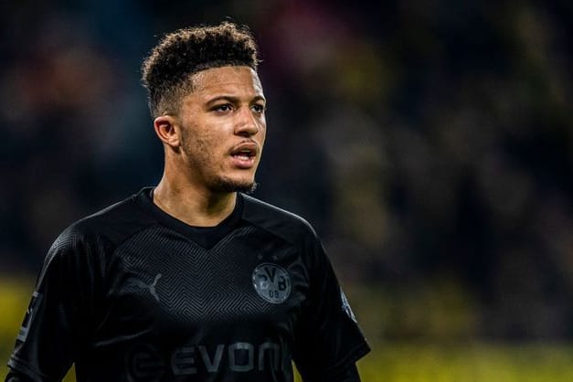 Dortmund in Schwarz (Archivbild): Am Sonntag will der BVB in ähnlichen Trikots auflaufen.