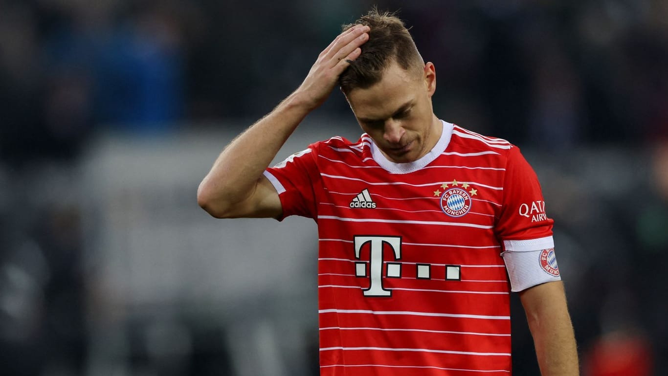 Joshua Kimmich enttäuscht: Gegen Gladbach setzte es für die Bayern eine Niederlage.
