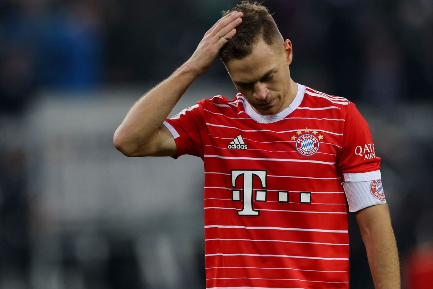 Joshua Kimmich enttäuscht: Gegen Gladbach setzte es für die Bayern eine Niederlage.