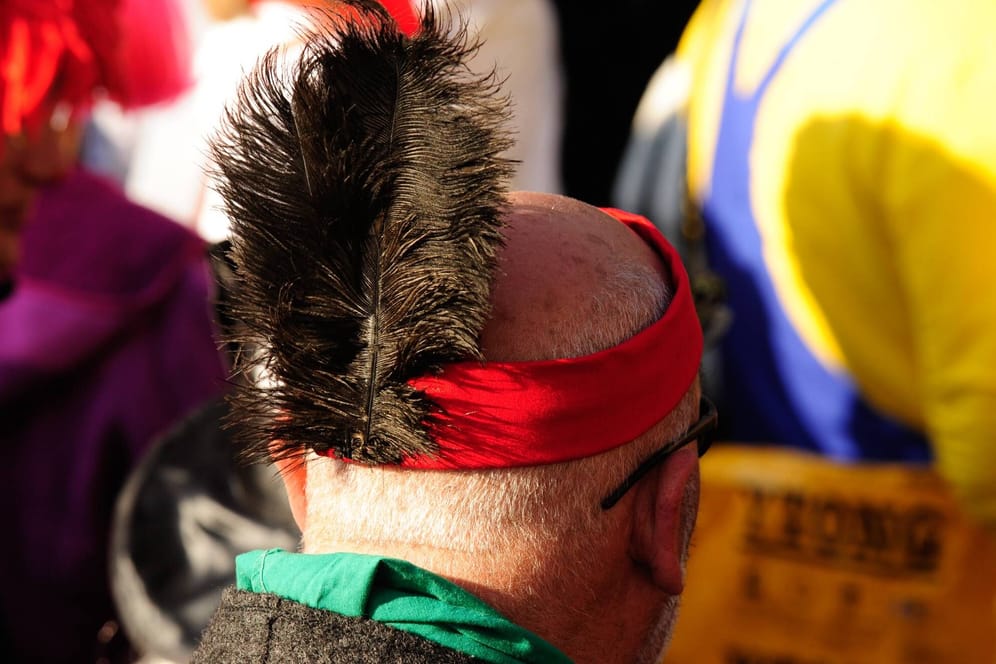 Karnevalsbesucher verkleidet als Indianer: Die Kostümierung ist umstritten.