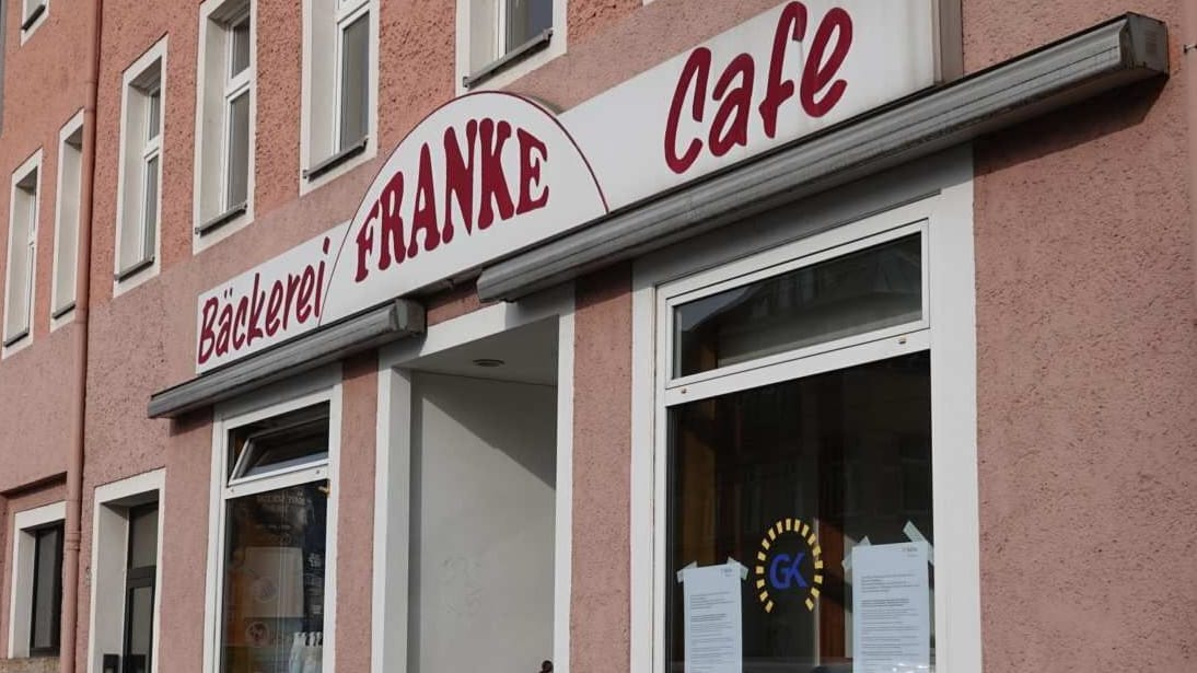 Die Polizei hat am Donnerstagvormittag eine Bäckereifiliale an der Österreicher Straße in Dresden-Leuben durchsucht.