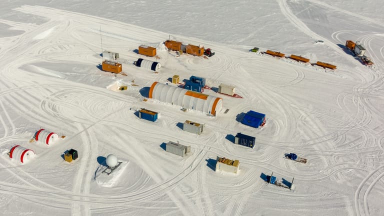 Das Bohrcamp bei "Little Dome C": Im arktischen Winter fallen die Temperaturen auf Minus 80 Grad Celsius.