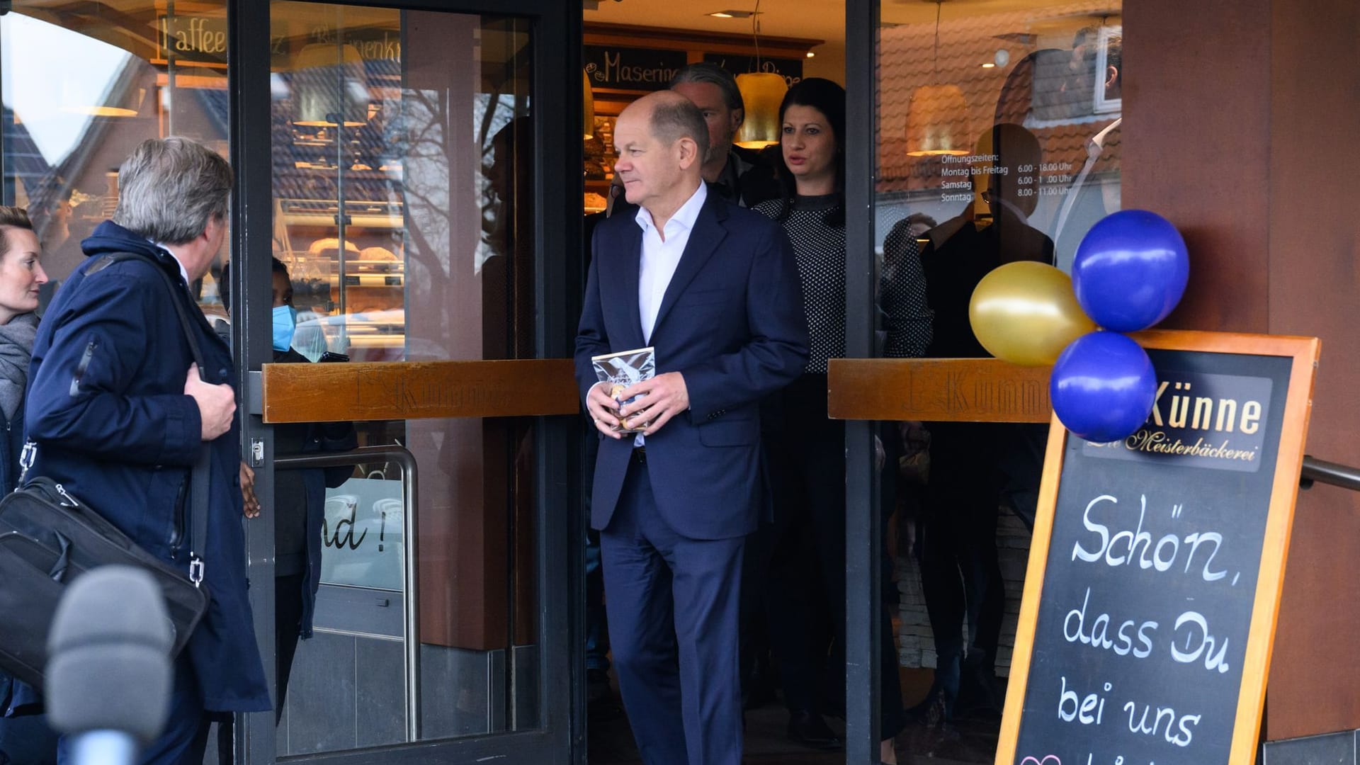 Bundeskanzler Scholz besucht Bäckerei in Hannover