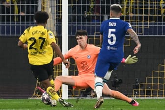 Unwiderstehlicher Abschluss: Dortmunds Adeyemi (li.) trifft zum Sieg gegen den FC Chelsea.