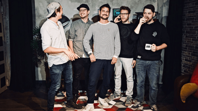 Die Crew von Rocket Beans (Archivfoto): Bereits seit Dezember 2022 deutete sich wirtschaftliche Schwierigkeiten an.