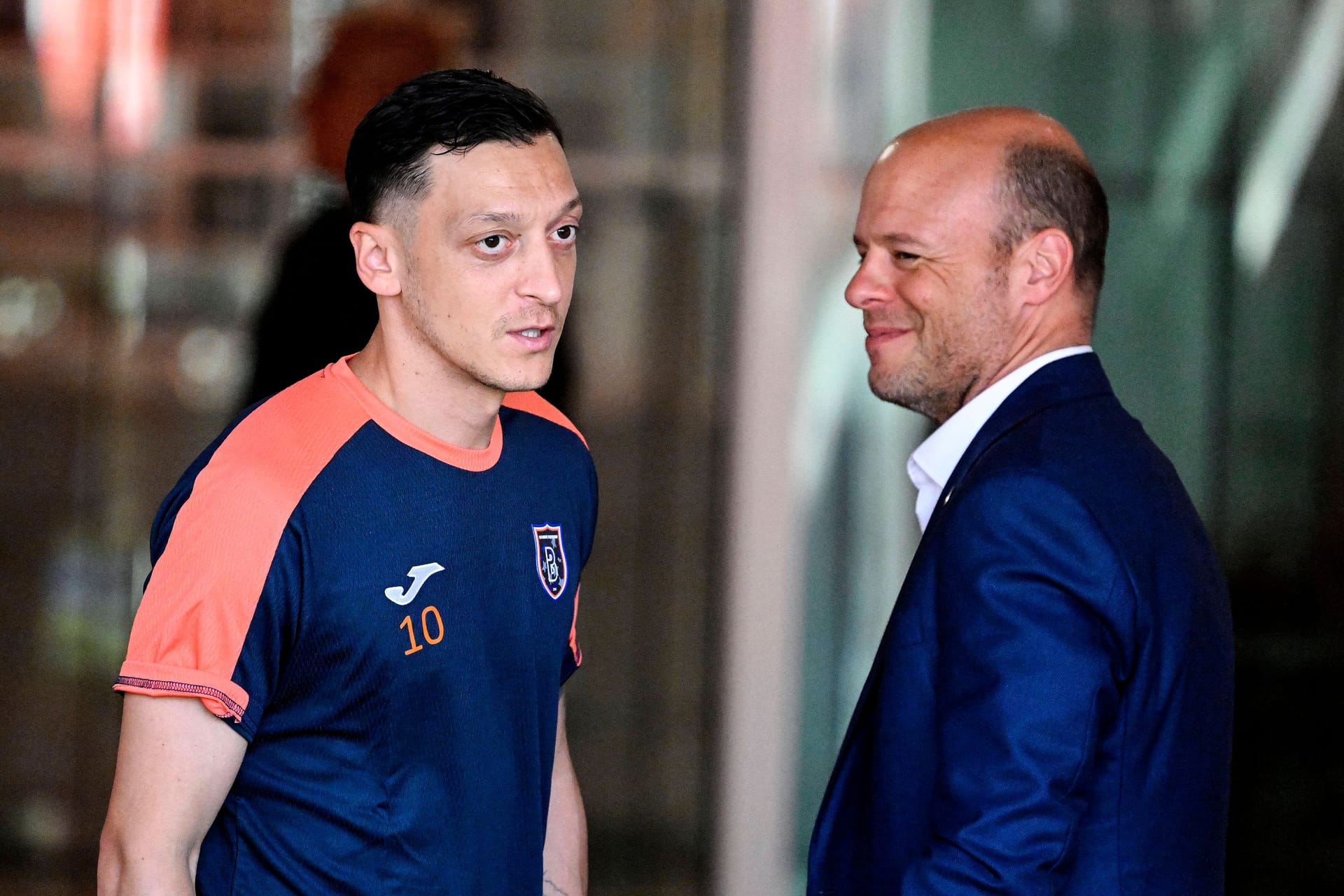 Mesut Özil: Der ehemalige deutsche Nationalspieler spielt in Istanbul bei Basaksehir.