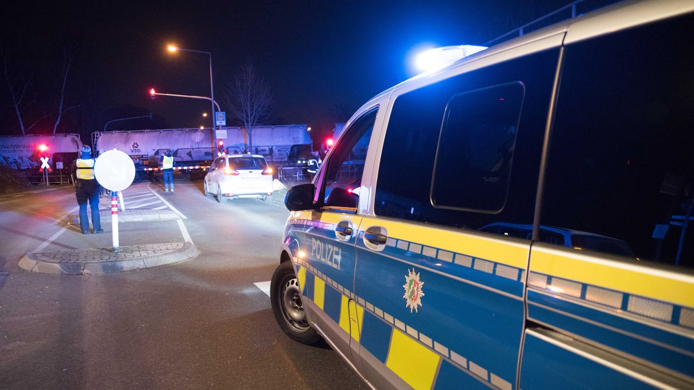 Unfall in Köln-Ossendorf: Ein 15-Jähriger wurde von einem Güterzug erfasst.