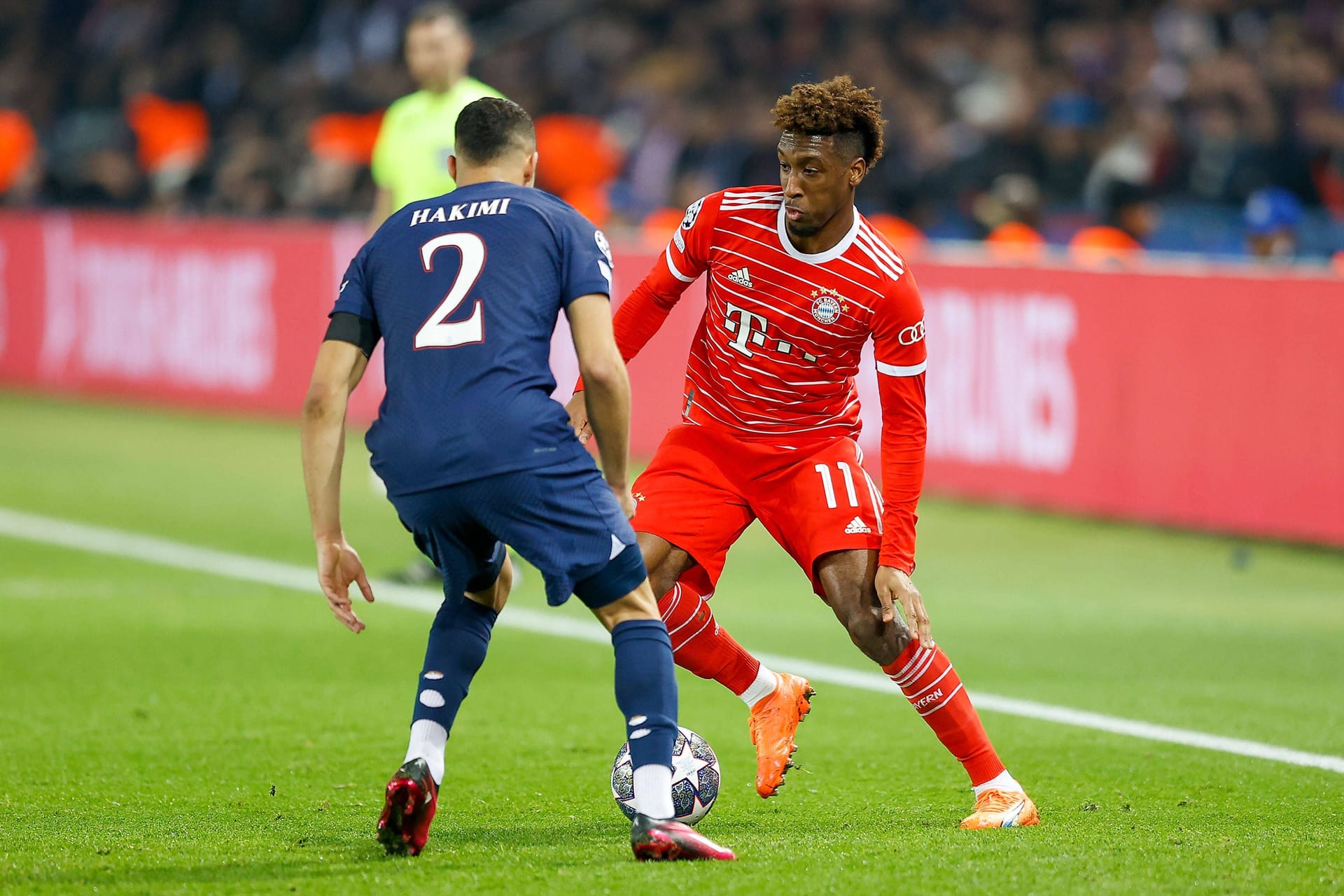 Kingsley Coman (bis 75.): Schöne Flanken auf Choupo-Moting (30., 62.) und Goretzka (40.). Mit seinem gefährlichen Fernschuss verfehlte er das Tor noch knapp (34.). Nach der Pause traf er dann per Direktabnahme zur Führung. Damit sorgte der Finaltorschütze von 2020 für ein spezielles Déjà-vu – und traf seinen Heimatklub damit erneut mitten ins Herz. Bewies Fingerspitzengefühl und verzichtete auf den Jubel. Traf bereits im 3. Spiel in Folge. Note 2