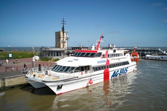 Der Katamaran "Nordlicht" bringt Gäste von Bremerhaven nach Helgoland.