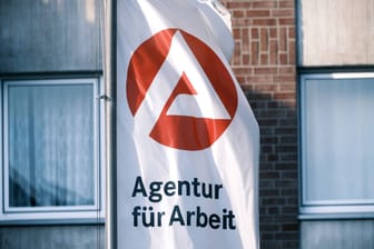 Ein Sitz der Agentur für Arbeit in Düsseldorf: Seit einigen Jahren hat sich die Arbeitslosenquote in Deutschland zwischen fünf und sehcs Prozent eingependelt.