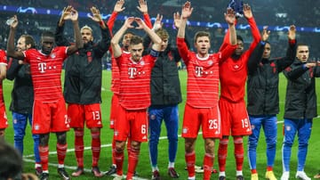 1:0 bei Paris Saint-Germain: Der FC Bayern hat einen wichtigen Schritt Richtung Viertelfinale der Champions League gemacht. Beim Spiel in Paris sind gleich mehrere Spieler in starker Form – aber gleich drei Nationalspieler stehen neben sich. Die Einzelkritik.