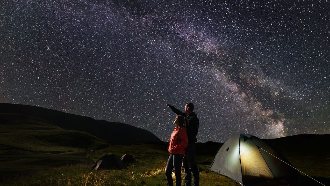 Den Sternen ganz nahe: Unter bestimmten Voraussetzungen können Astro-Fans bereits mit bloßem Auge beeindruckende Sternenbilder am Himmel beobachten.