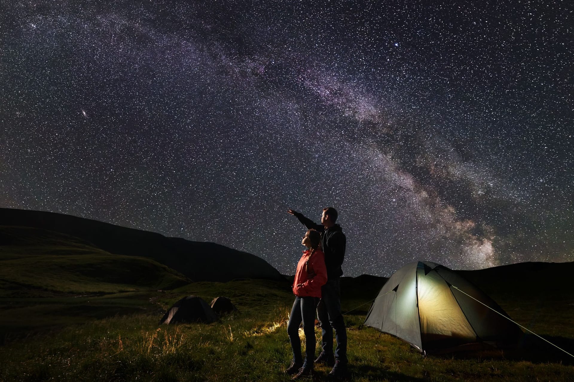 Den Sternen ganz nahe: Unter bestimmten Voraussetzungen können Astro-Fans bereits mit bloßem Auge beeindruckende Sternenbilder am Himmel beobachten.