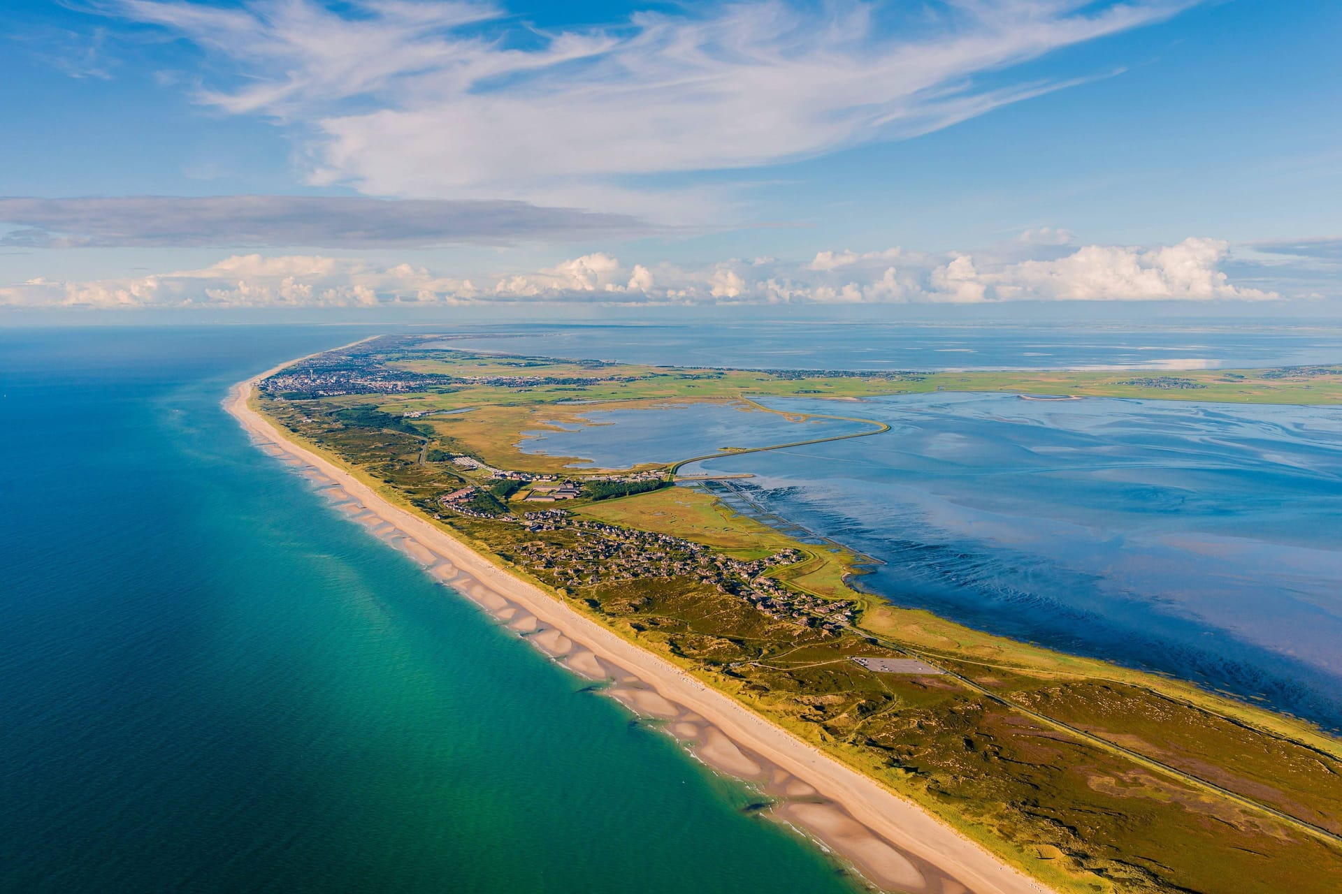 Westküste von Sylt (Archivbild): Zwei Grundstücke auf der Insel werden versteigert.