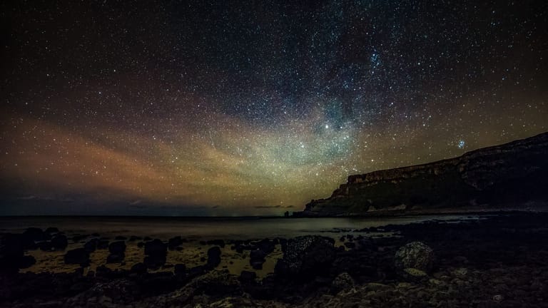 Absolute Dunkelheit: Fernab von Städten und künstlichen Lichtquellen lassen sich die Sterne über Irland am besten beobachten.