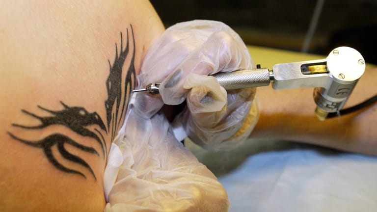 Tätowierung eines Arschgeweihs: Das Tattoo trendete in den 90ern und 2000ern.