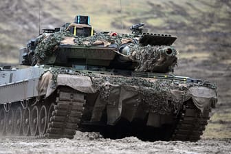 Leopard-2-Kampfpanzer der Bundeswehr: Deutschland hat der Ukraine die Lieferung der Panzer zugesagt.