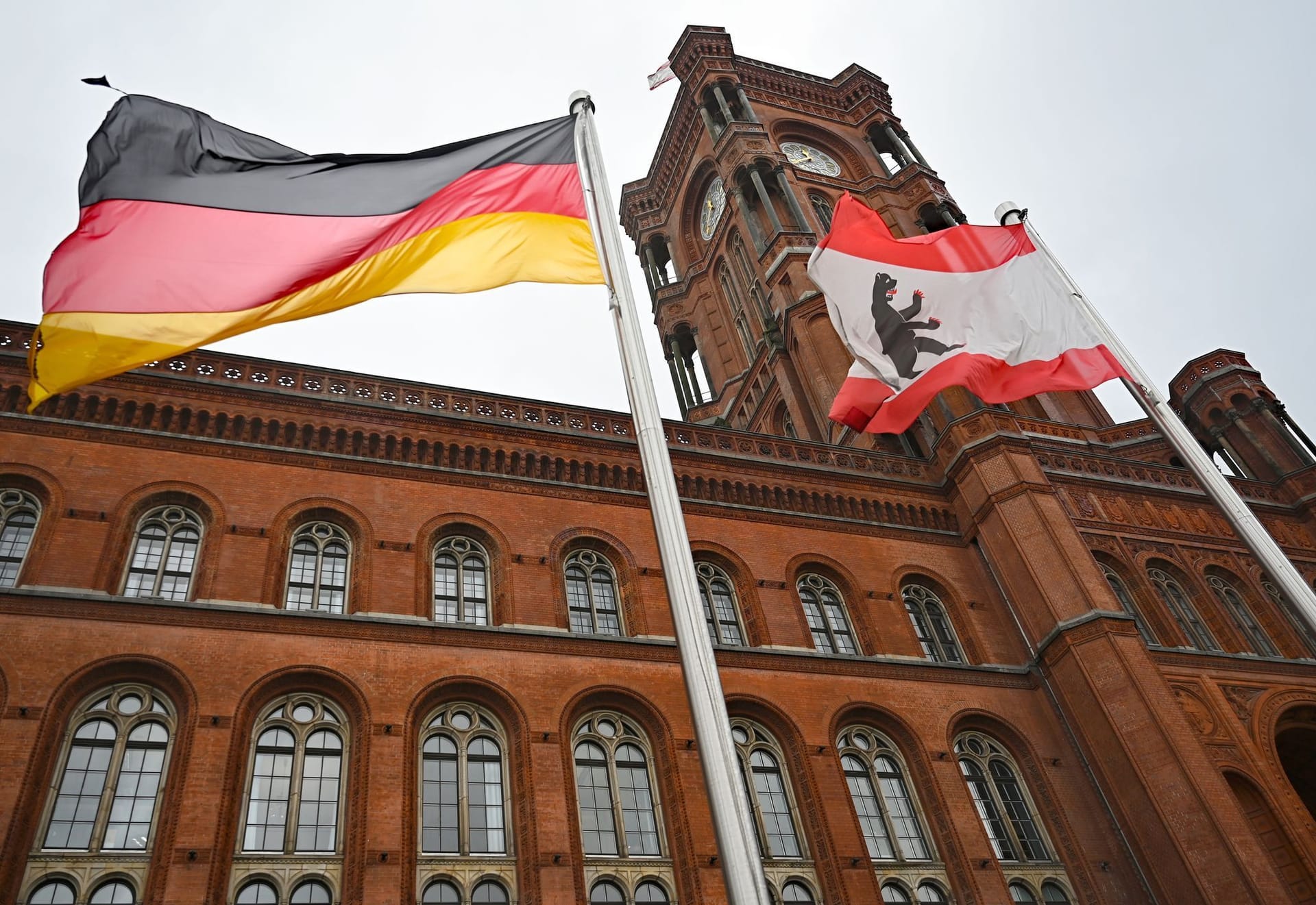 Das Rote Rathaus ist der Sitz der Regierenden Bürgermeisterin und des Senats von Berlin.