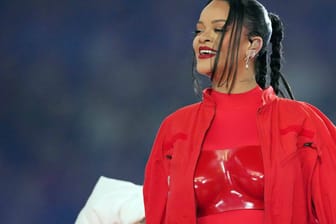 Nicht alle Zuschauer sind von Rihannas Auftritt überzeugt.