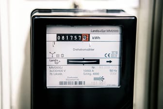 Stromzähler (Symbolbild): Derzeit profitieren Neukunden von den niedrigeren Großhandelspreisen auf Strom.