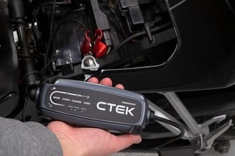 Das Batterieladegerät von CTEK ist heute bei Amazon so günstig wie noch nie.
