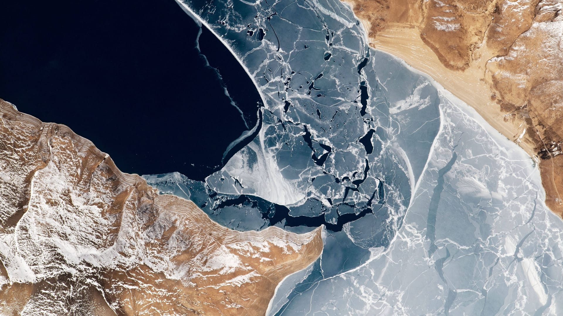 Das Qinghai-Plateau in Tibet ist das größte alpine Seensystem der Erde: Auch hier haben Regen und Schnee PFAS eingetragen.