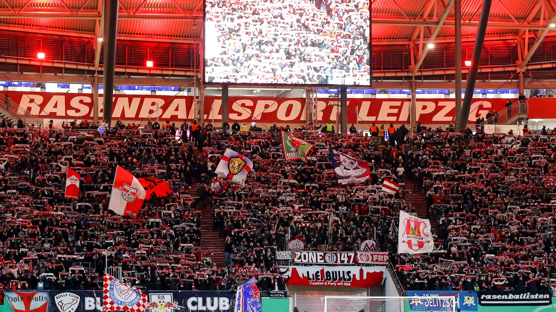 RB Leipzig: Im Pokalspiel gegen Hoffenheim wurde wegen des Fans nur verhalten reagiert. RB Leipzig: Im Pokalspiel gegen Hoffenheim wurde wegen des Fans nur verhalten reagiert.