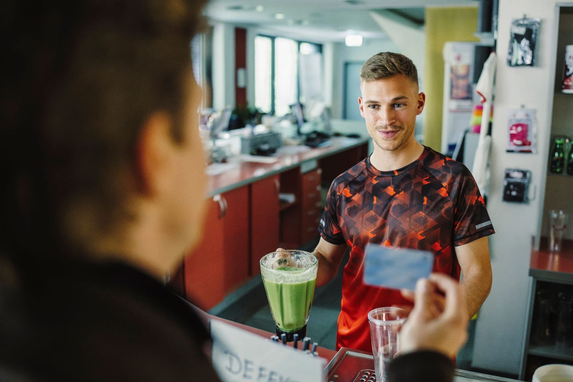 Joshua Kimmich: In seiner Rolle als Kevin spielte der Fußballstar bereits im "Tatort: Hackl" mit.