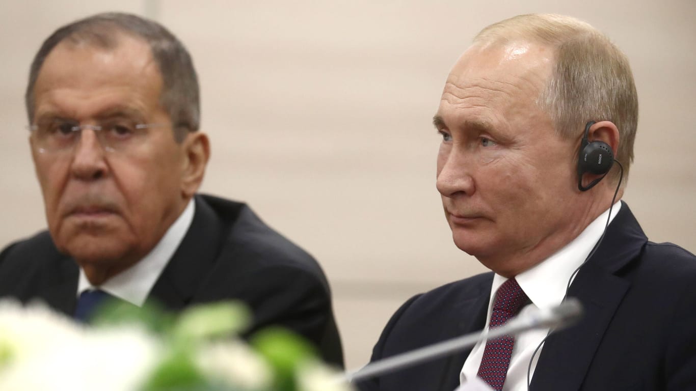 Russlands Präsident Wladimir Putin und sein Außenminister Sergej Lawrow: Seit Jahren ist Lawrow an Putins Seite.