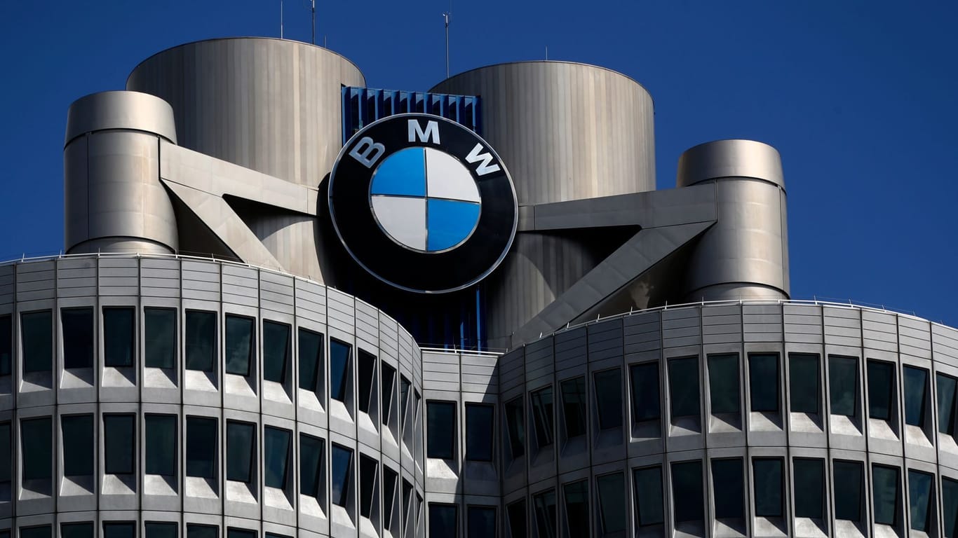 BMW-Zentrale in München (Archiv): Der Finanzvorstand hält die Aktie des Unternehmens für "definitiv unterbewertet".