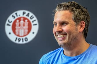 Thomas Meggle war Sportchef und Trainer beim FC St. Pauli (Archivbild): Vor der Partie gegen Hansa Rostock fürchtet er Ausschreitungen.