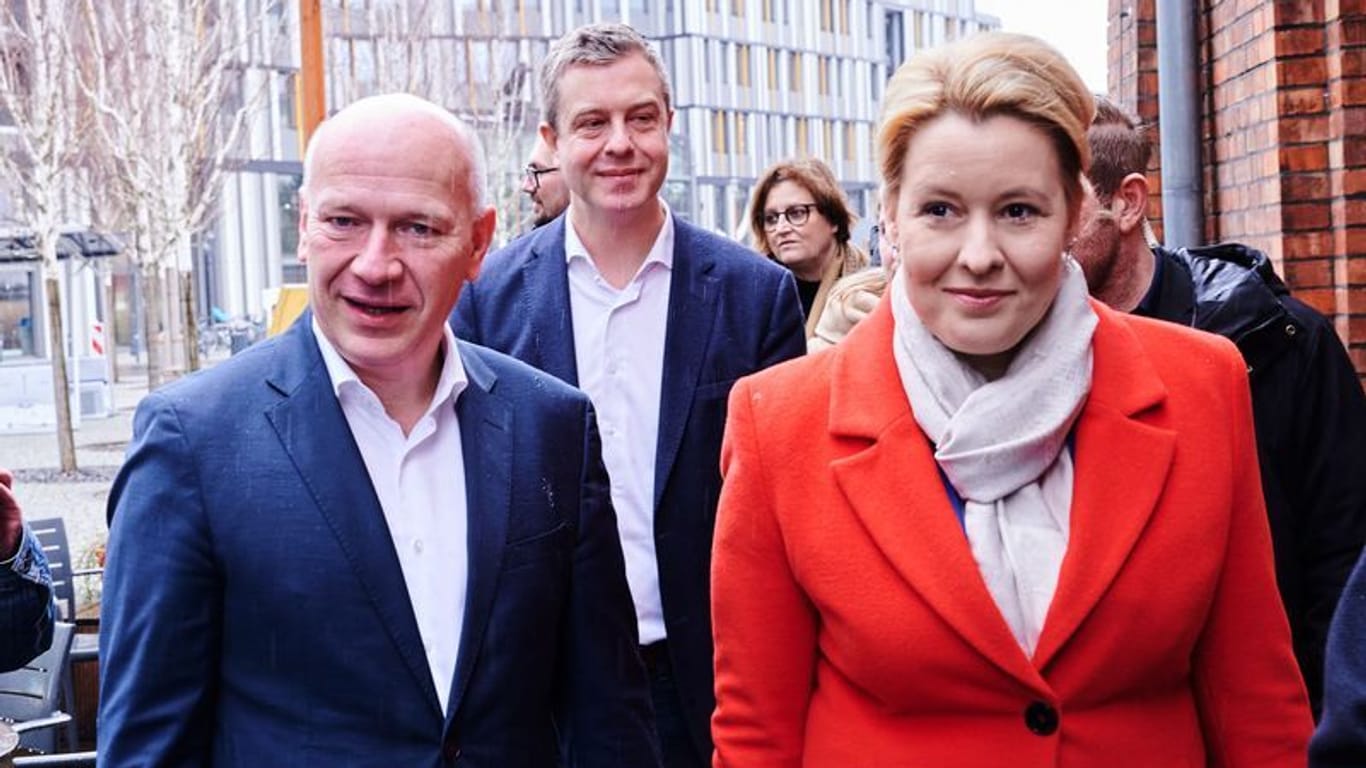 Wer regiert mit wem? CDU-Spitzenkandidat Kai Wegner (l) und Berlins Regierende Bürgermeisterin Franziska Giffey (SPD) sondieren.