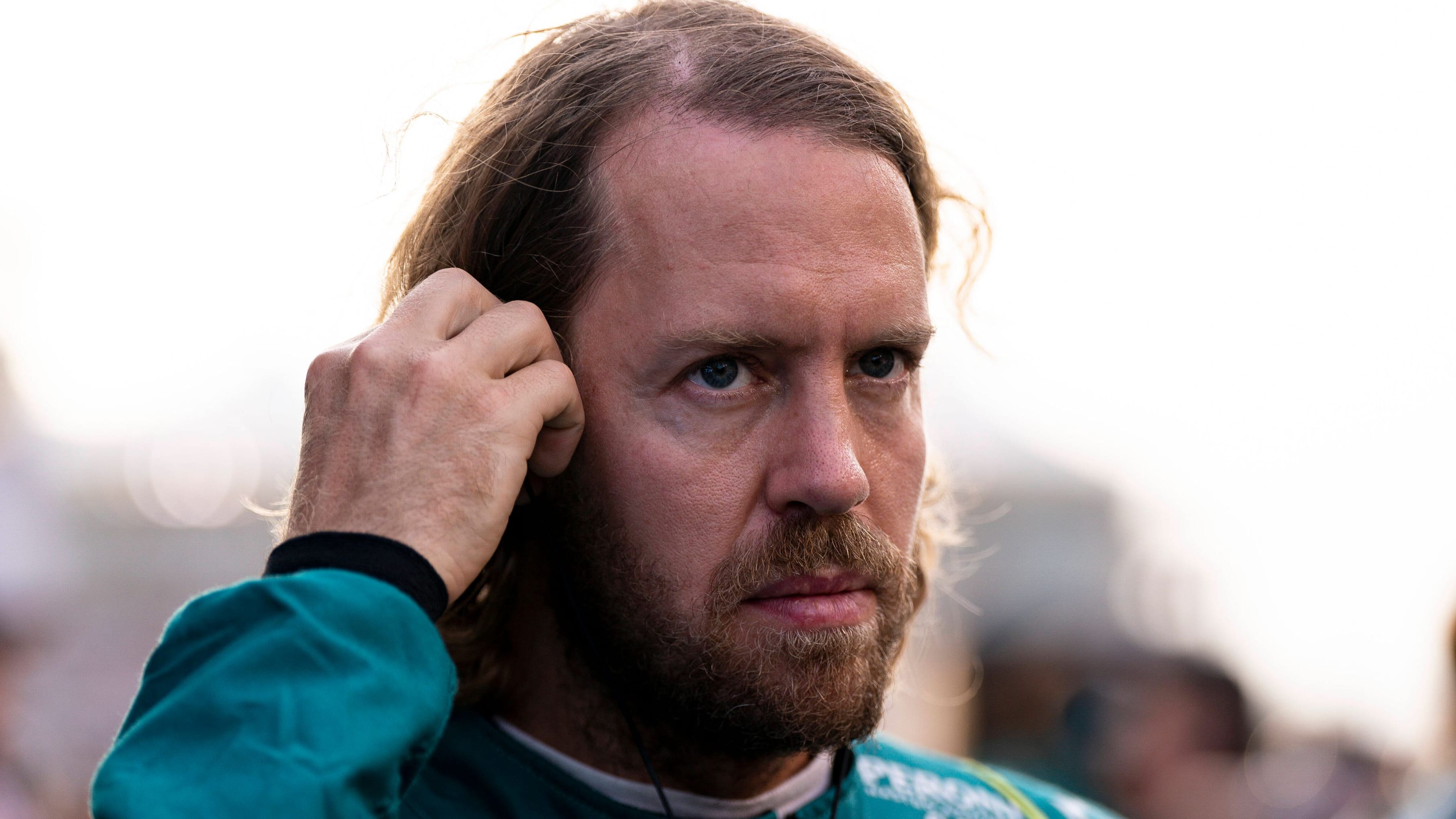 https://images.t-online.de/2023/02/VMGYV7hgEHd7/134x204:3628x2041/fit-in/0x0/sebastian-vettel-der-viermalige-weltmeister-hatte-nach-der-vergangenen-saison-seine-formel-1-karriere-beendet.jpg