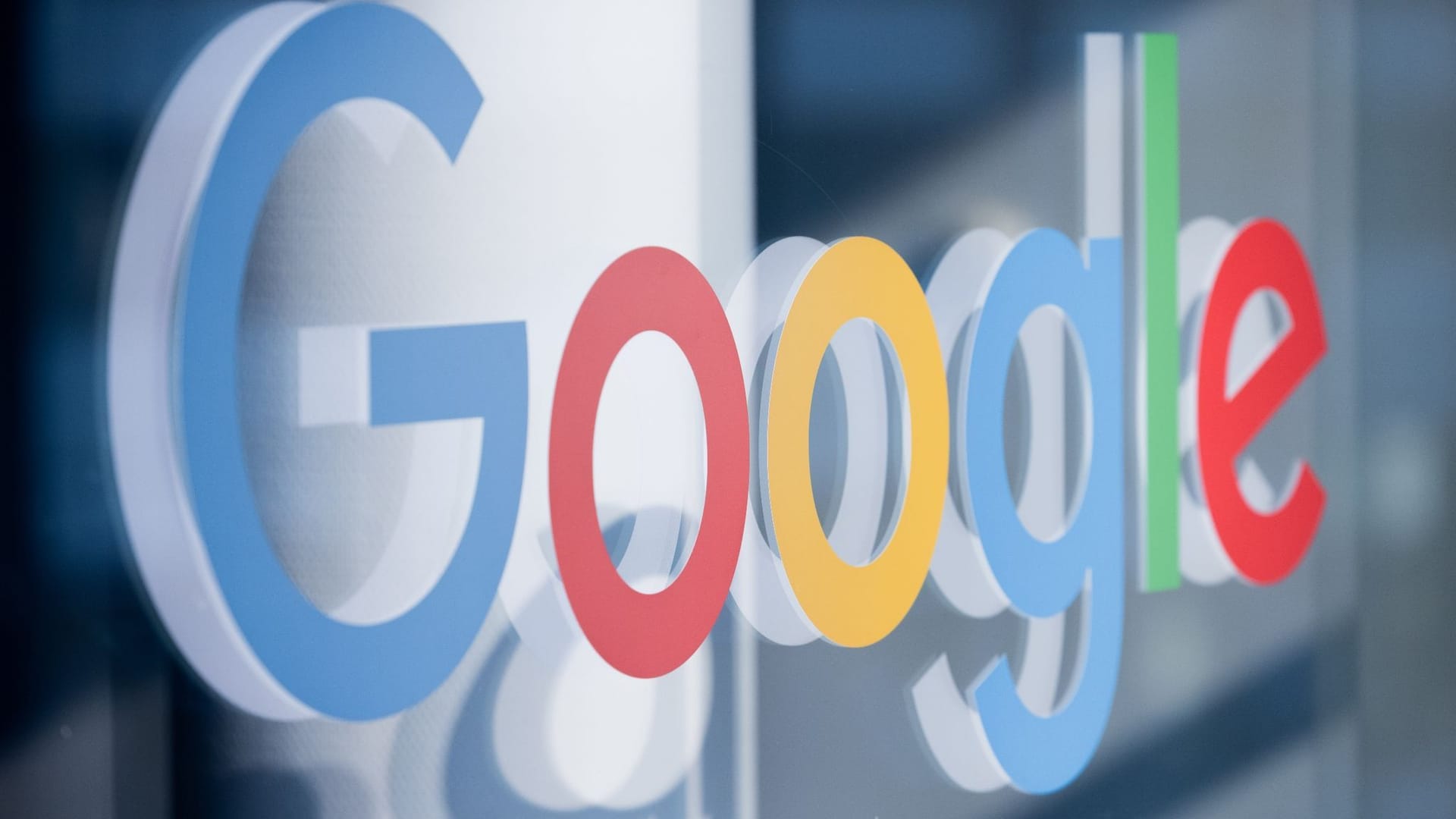 Umkämpfter Markt: Google arbeitet seit Jahren an KI-Software, machte sie bisher aber nur häppchenweise öffentlich nutzbar. Umkämpfter Markt: Google arbeitet seit Jahren an KI-Software, machte sie bisher aber nur häppchenweise öffentlich nutzbar.