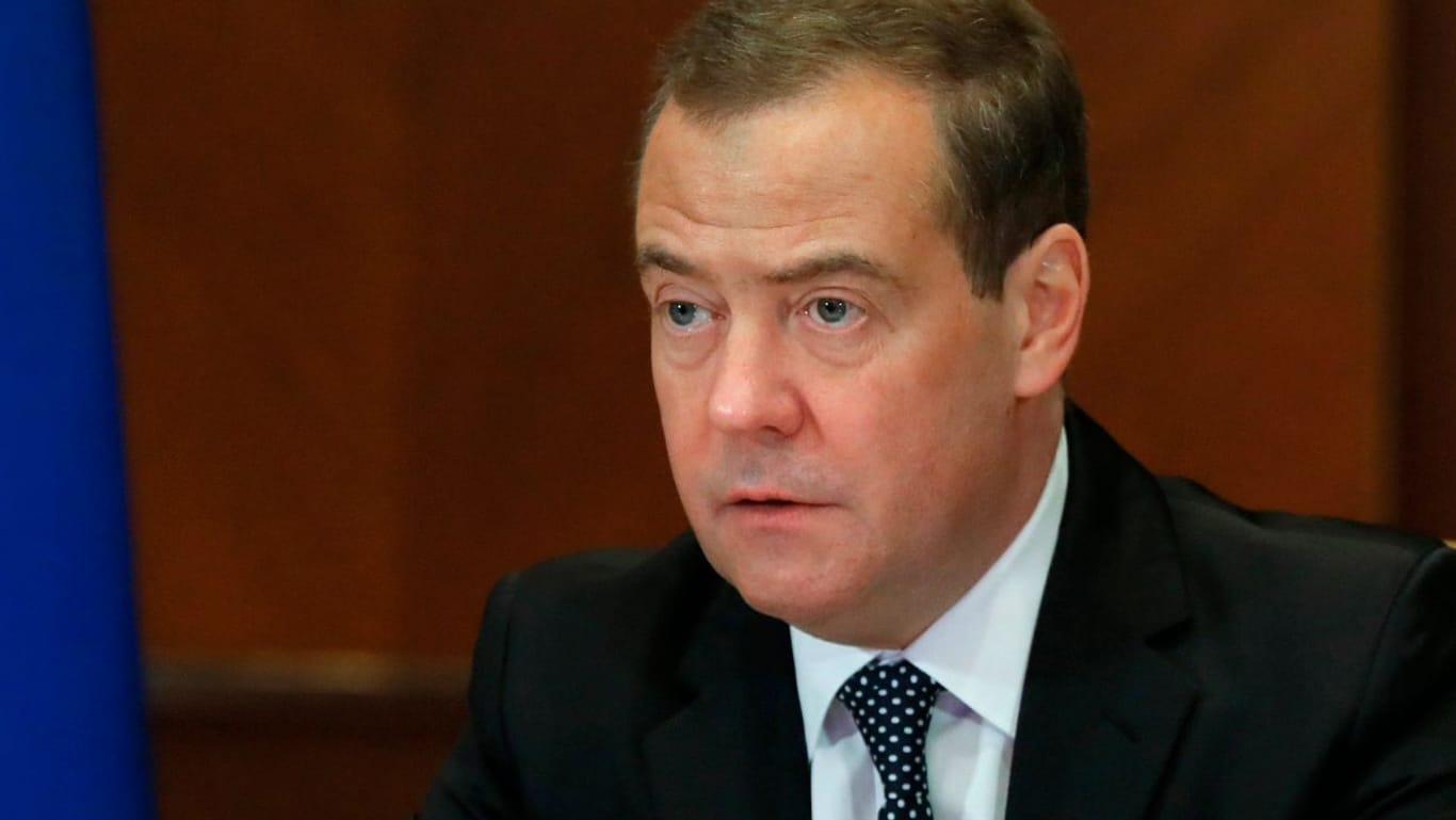 Dmitri Medwedew: "Wenn die USA aufhören, Waffen an das Regime in Kiew zu liefern, dann endet der Krieg".