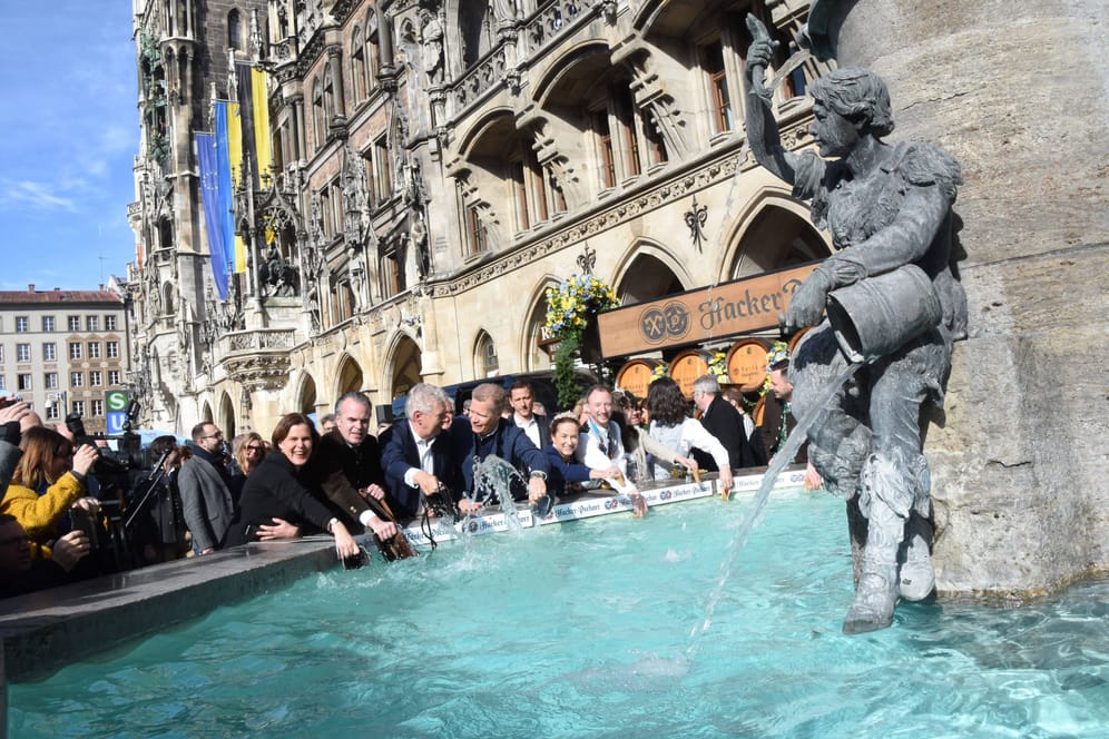 Am Aschermittwoch fand in München das traditionelle Geldbeutel-Waschen statt: Doch wie viel kassieren Angestellte im Öffentlichen Dienst wirklich?