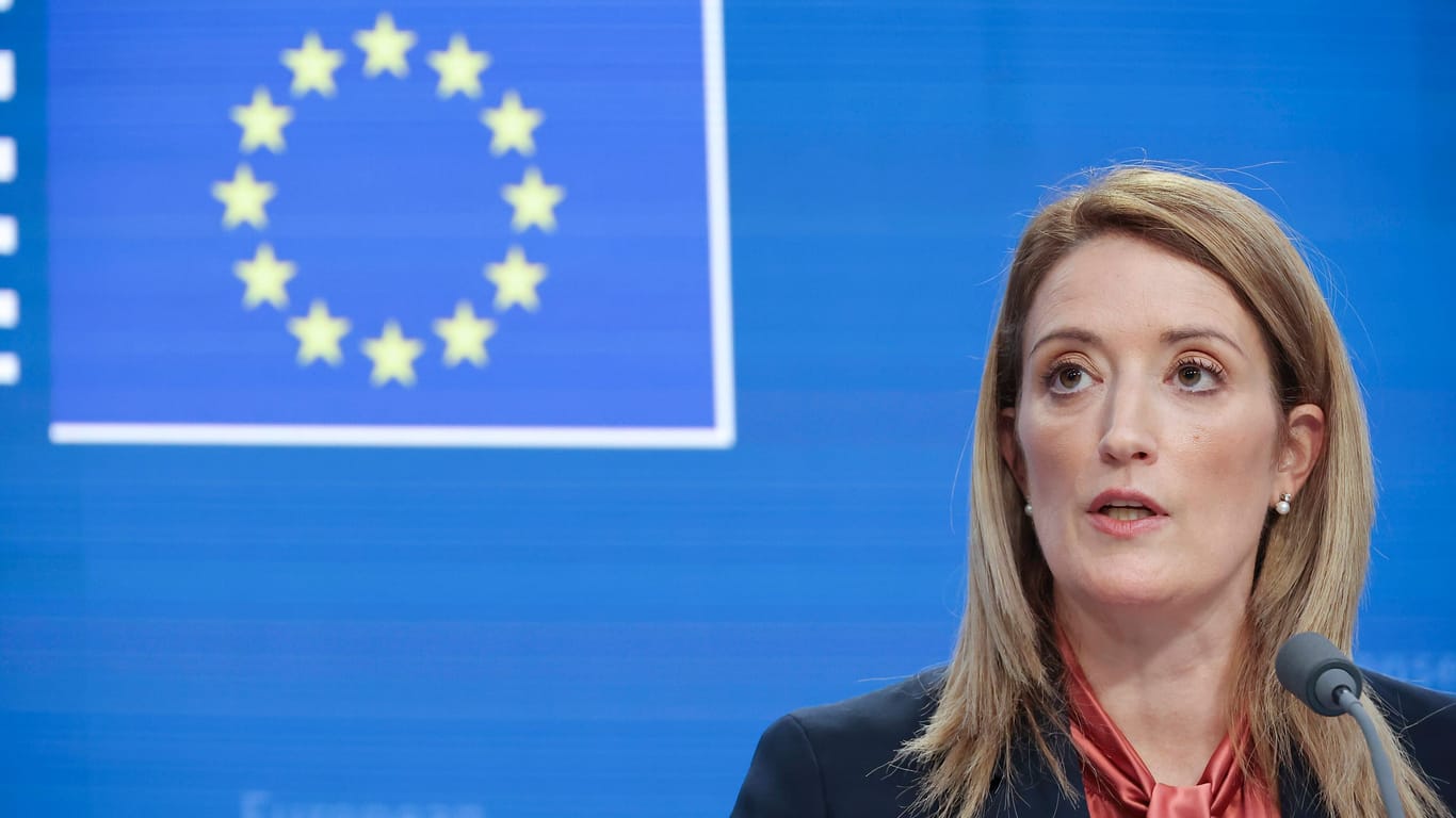 Roberta Metsola, Präsidentin des Europäischen Parlaments: Weiteren EU-Abgeordneten wird Korruption und Geldwäsche vorgeworfen.