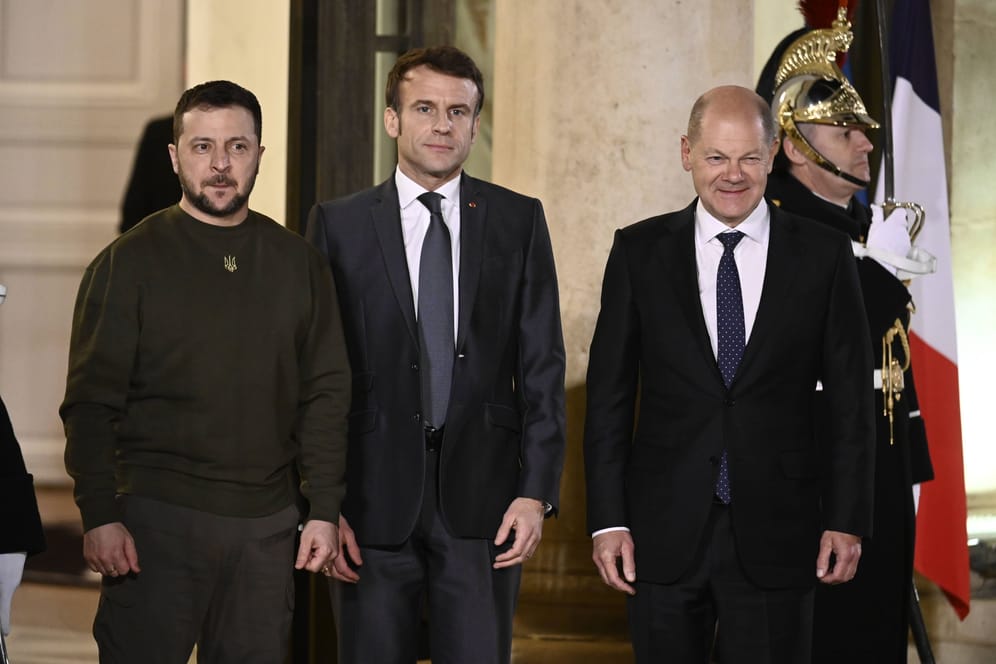 Wolodymyr Selenskyj, Emmanuel Macron und Olaf Scholz beim Treffen in Paris.