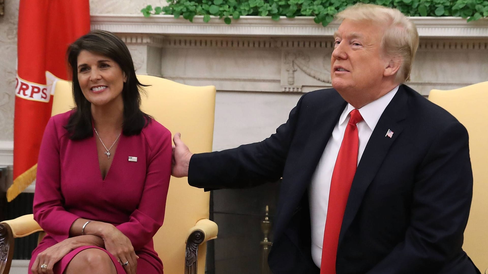 Nikki Haley und Donald Trump (Archivbild): Die Republikanerin hat ihre Meinung über den Ex-Präsidenten immer wieder geändert.