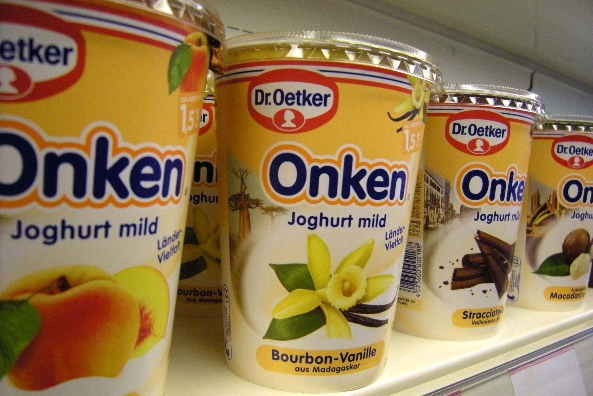 Ende 2022 verschwand die Marke "Onken" aus den deutschen Supermarktregalen. Der Hersteller von Joghurt und Quark wurde bereits 1940 gegründet und 2004 von Otto übernommen. Im Jahr 2011 erwarb die Schweizer Molkerei Emmi die Recht an der Marke. Zu Onken gehörte auch der "Frufoo"-Quark, der in den 90ern besonders bei Kindern beliebt war.