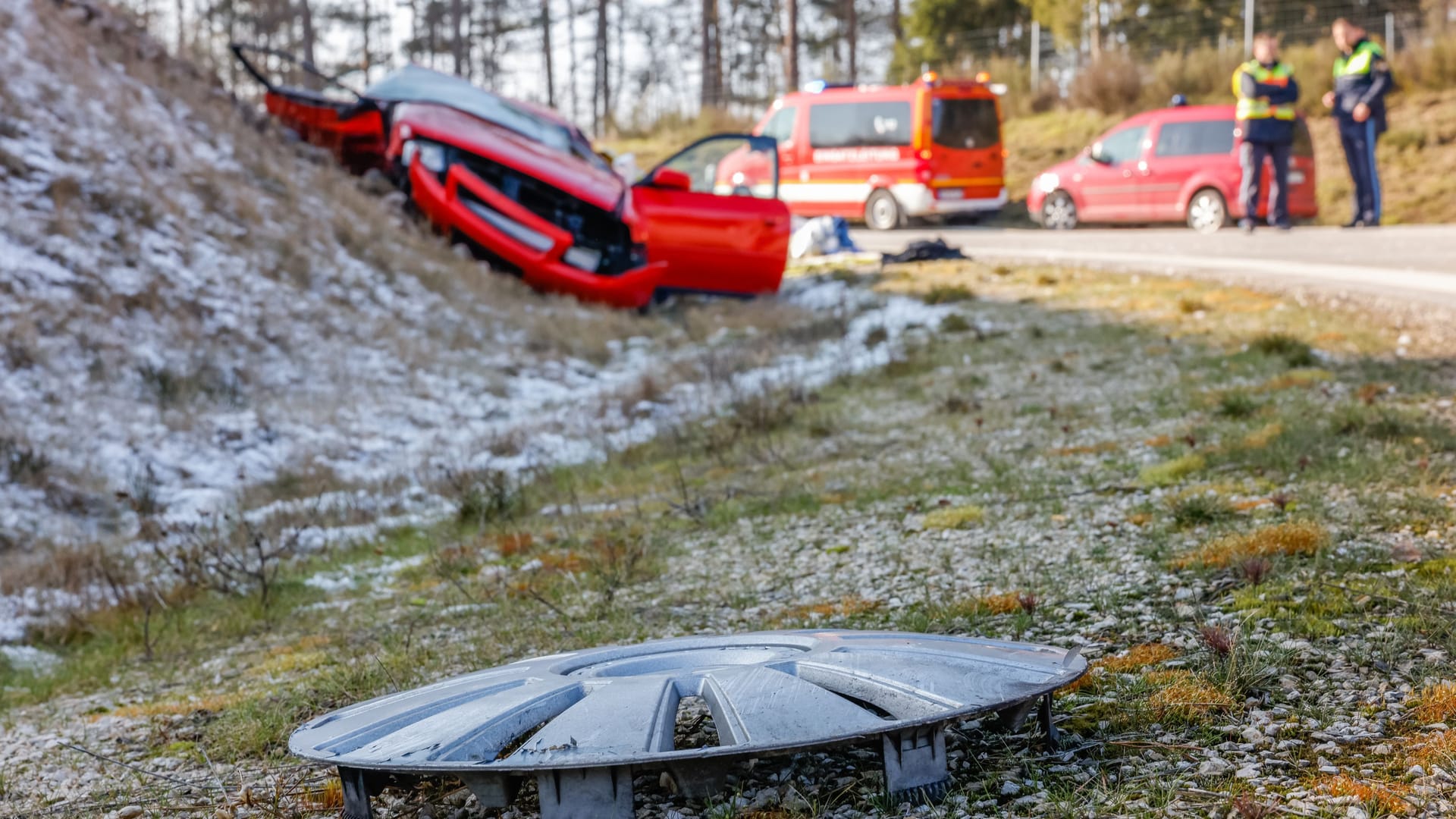 Ein Unfall endete in Mittelfranken am Freitagmittag tödlich für eine Beifahrerin. Ein Unfall endete in Mittelfranken am Freitagmittag tödlich für eine Beifahrerin.