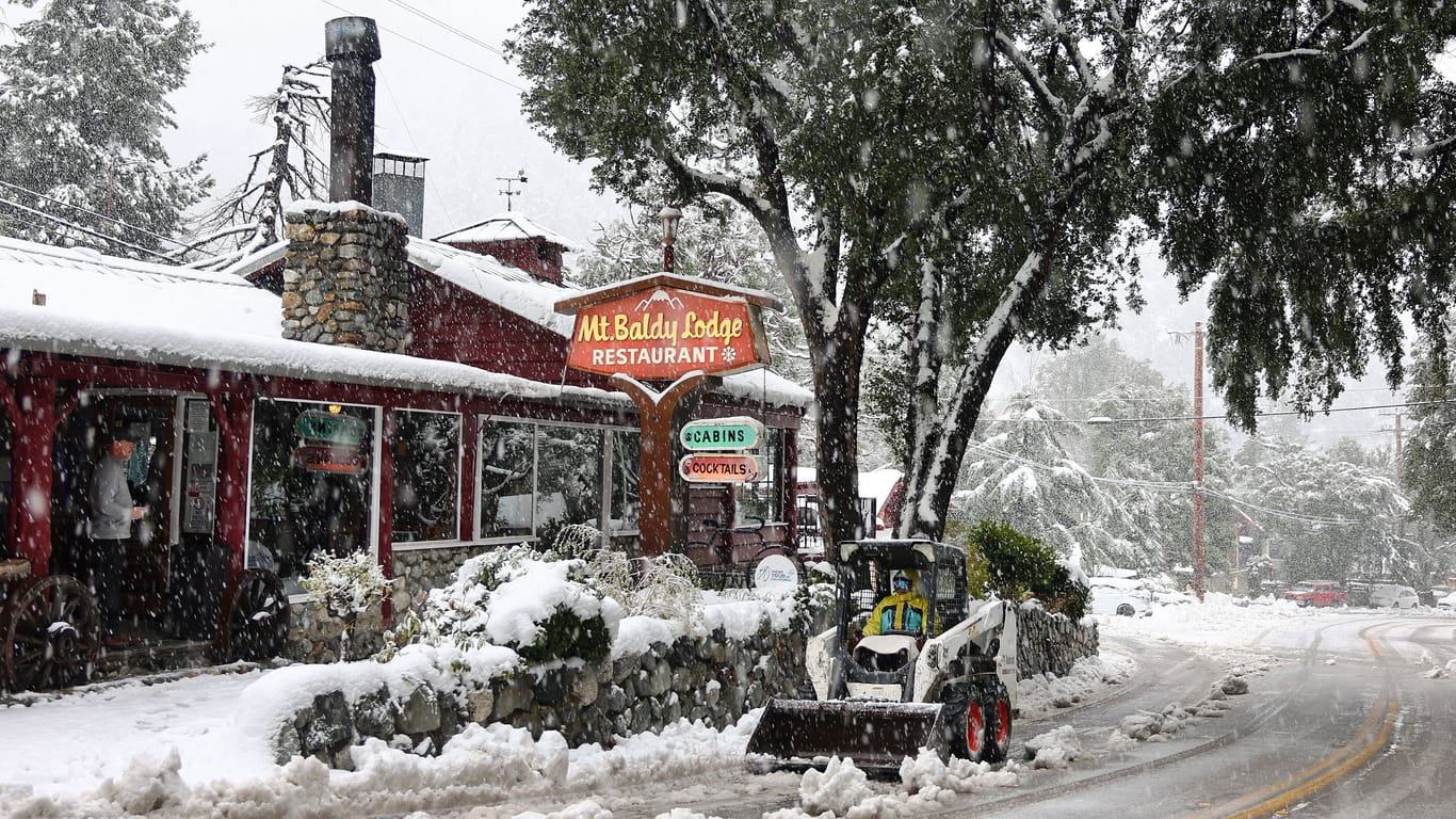Schnee am Mount Baldy: Ein Wintersturm sorgt für hohe Schneemassen in Kalifornien.