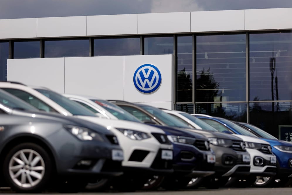 Folgen von Inflation und Energiekrise: Gestiegene Kosten in der Autoherstellung will der Konzern VW über die Preise an Kunden weitergeben.