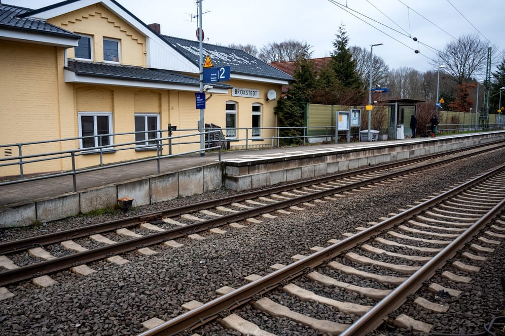 Der Bahnhof Brokstedt: Bei der Messerattacke waren zwei junge Menschen getötet und fünf verletzt worden.