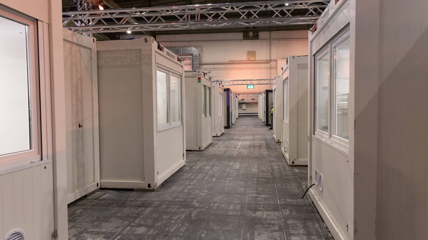 Flüchtlingsunterkunft in Berlin-Tempelhof (Symbolbild): Vermehrt werden die Menschen wieder in Notunterkünften untergebracht.