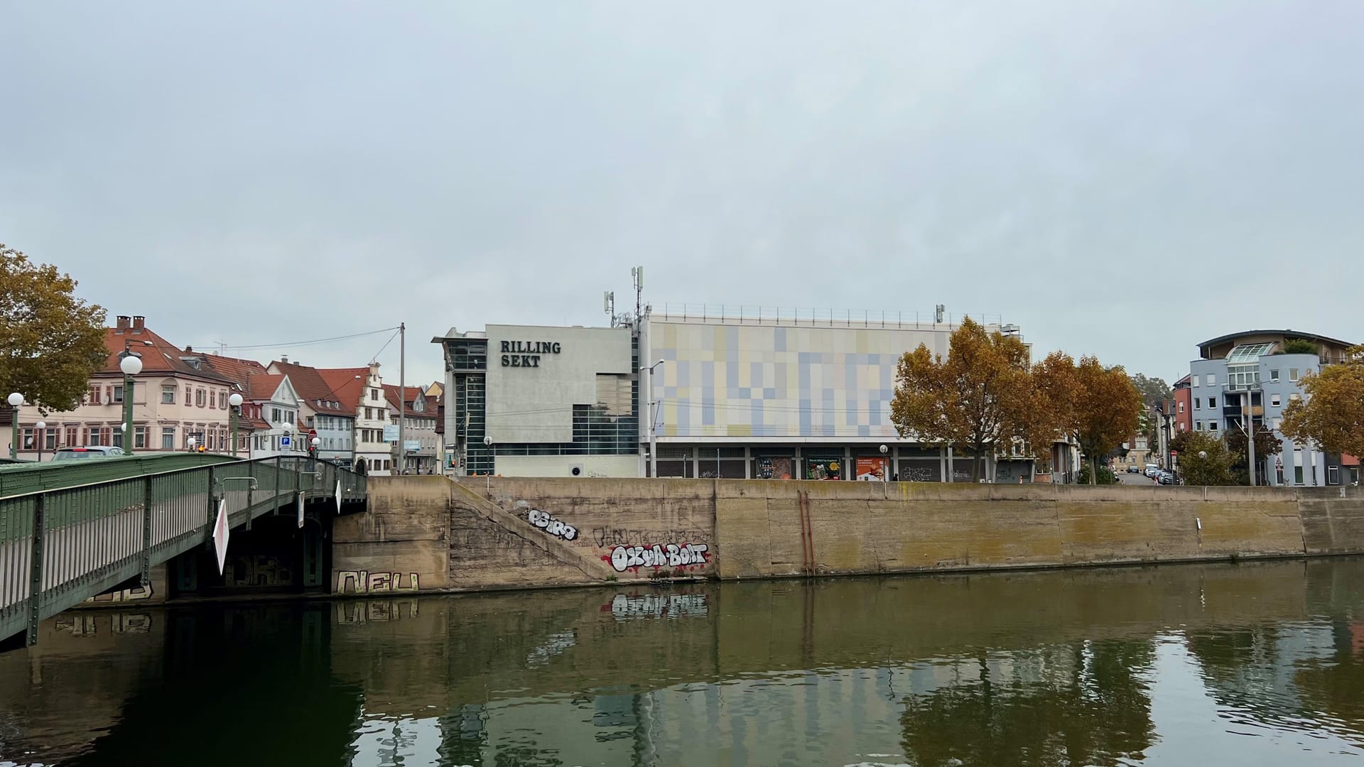 Blick auf das Rilling-Gelände vom Neckar: Die nicht mehr zeitgemäßen Anlagen und Gebäude hätten für zu viel Geld modernisiert werden müssen, schreibt das Unternehmen.