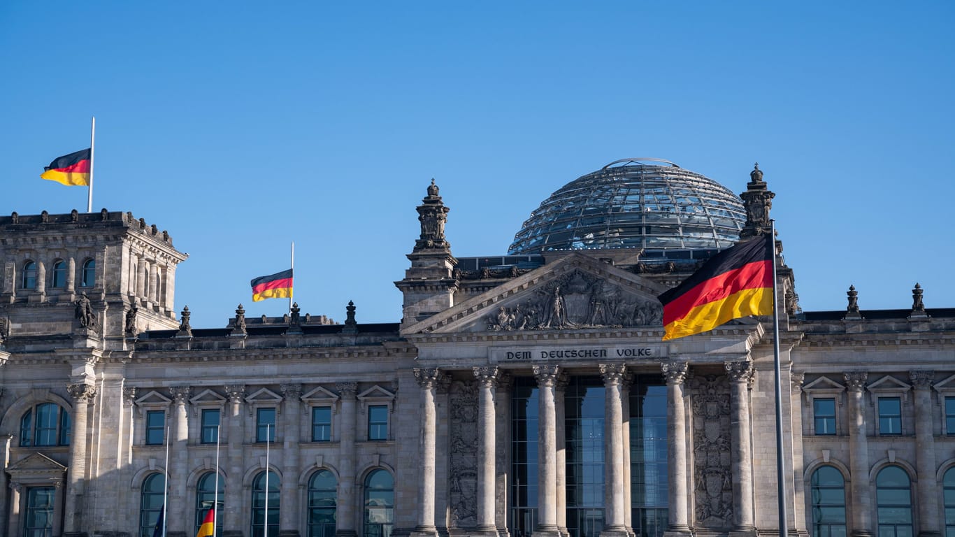 Das Reichstagsgebäude (Archivbild): Eine Aktion der Letzten Generation ist am Bundestag unterbunden worden.