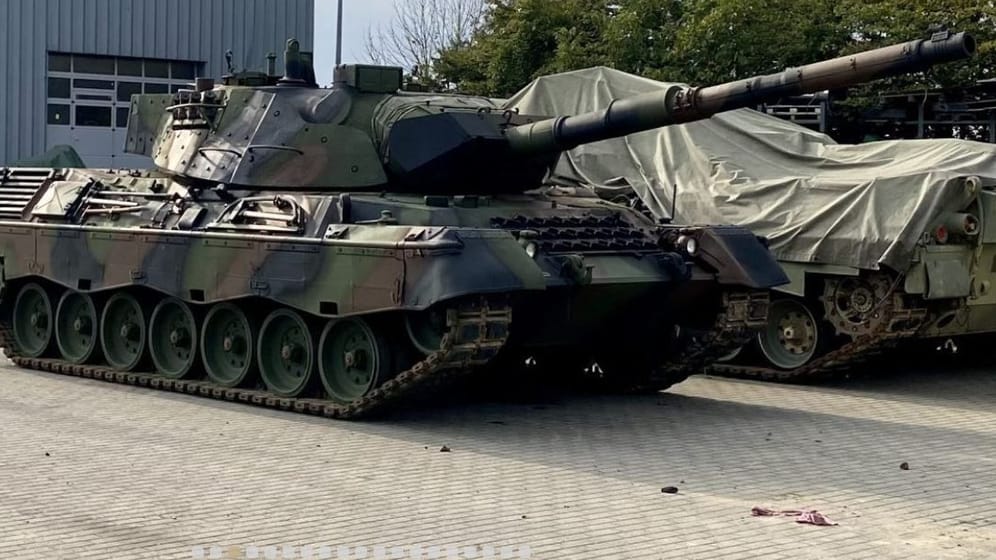 Foto eines zum Verkauf stehenden Panzers: In Osteuropa bieten mehrere Plattformen Kriegsgerät an.