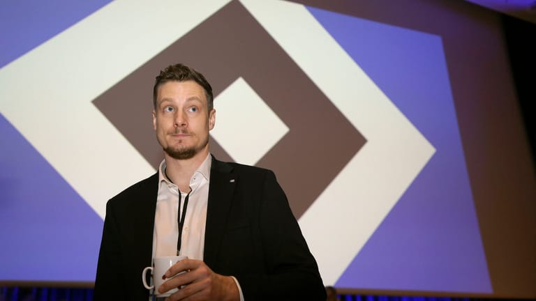 HSV-Präsident Marcell Jansen auf der diesjährigen Mitgliederversammlung: Noch ist er auch Aufsichtsratsvorsitzender.